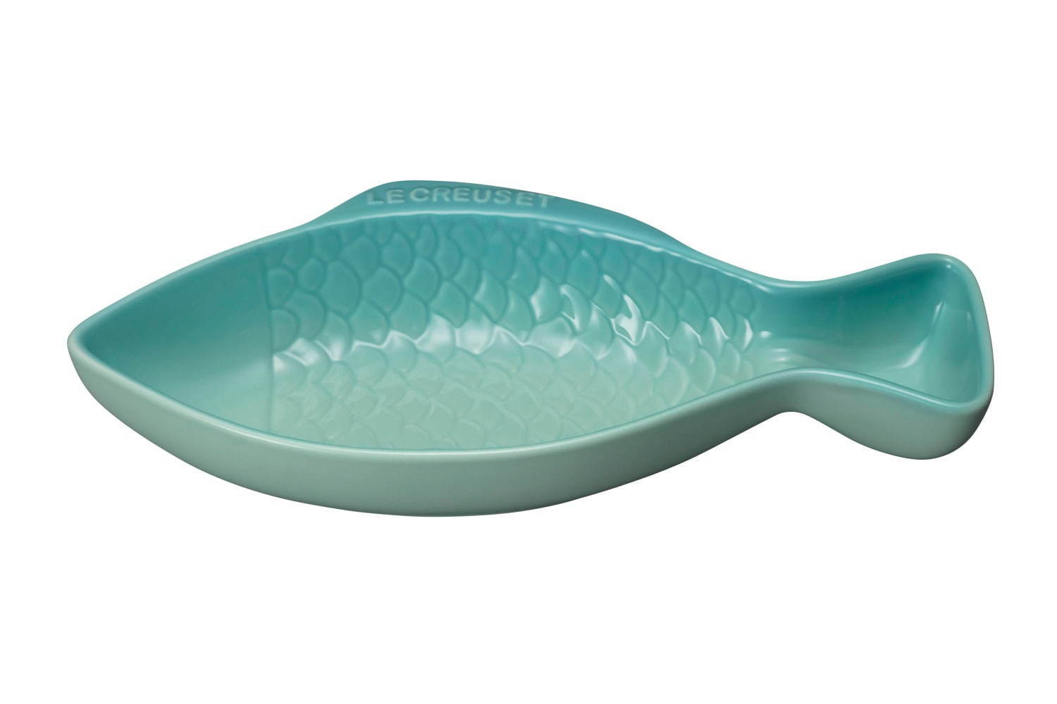 ル・クルーゼの夏限定テーブルウェア、ホタテの貝殻＆魚モチーフの“夏