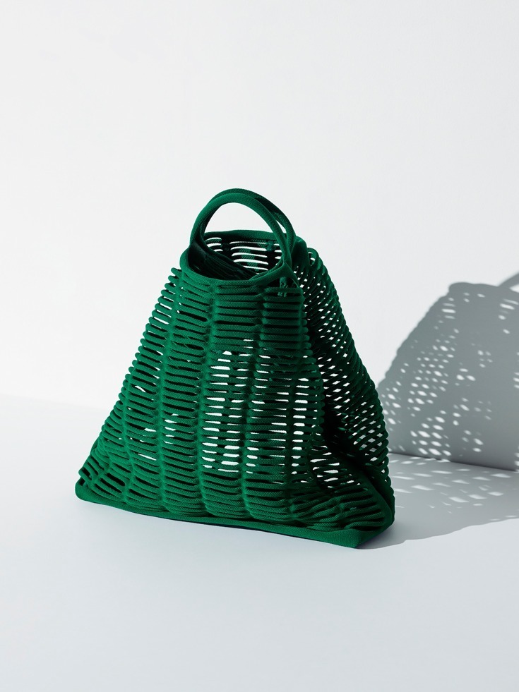 グッド グッズ イッセイ ミヤケから水洗い出来るニットバッグ「モッコ