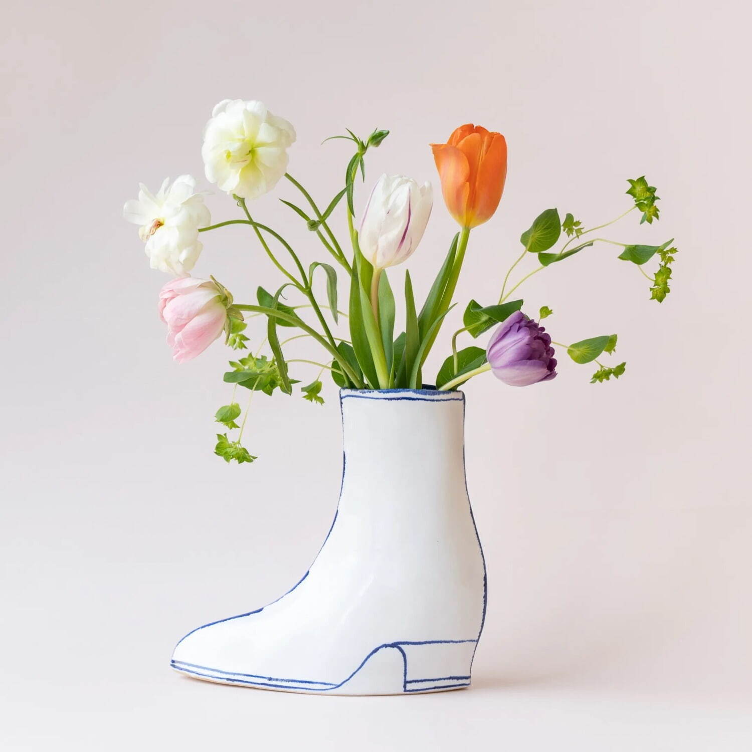 ブーツ”型花瓶「くつのかびん」陶芸家マリアンヌ・ハルバーグの新作