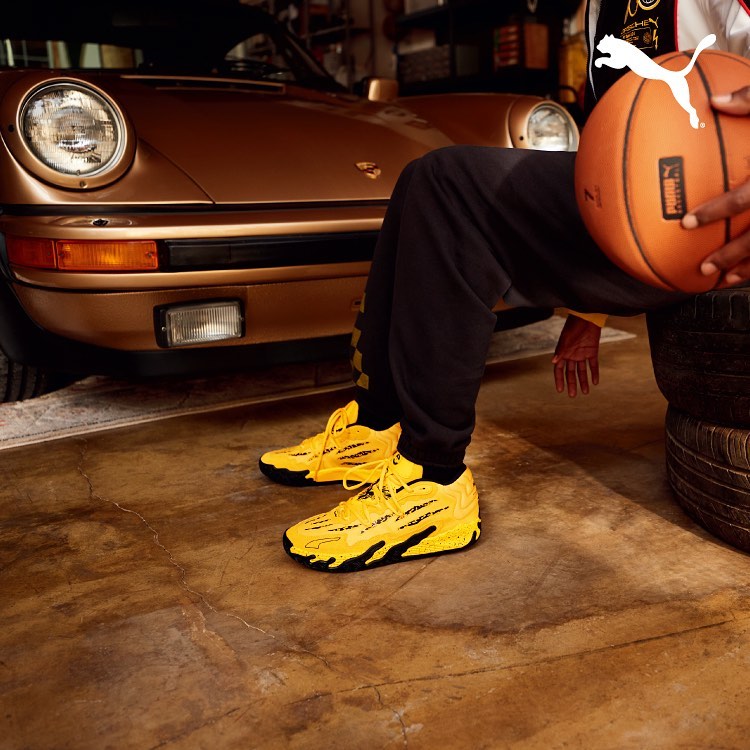 2024年 2/16 発売】ポルシェ × プーマ コラボ MB.03 “スポーツイエロー