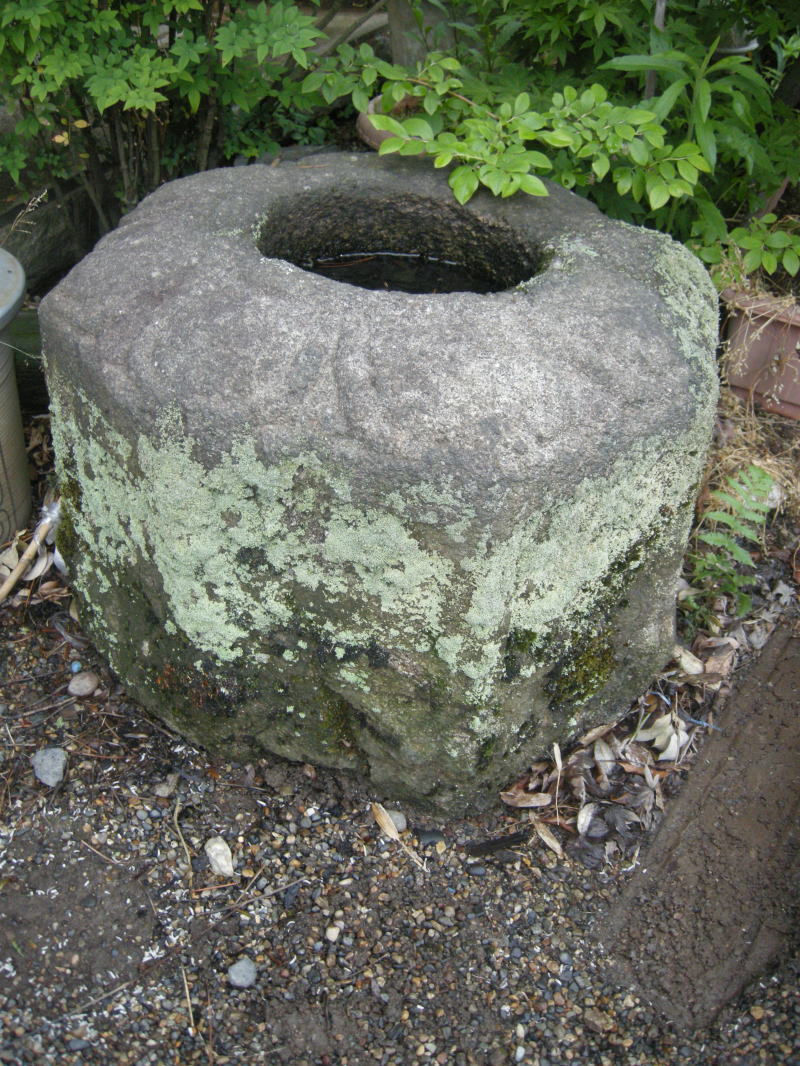 日本庭園（茶庭）庭・本格ガーデニング < 時代もの水鉢 | 苔の通販 苔屋