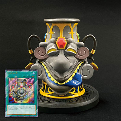 数多のデュエルシーンで活躍した「壺」カードたちが手のひらサイズの