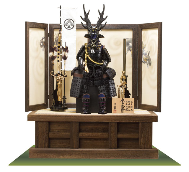 五月人形の飾り方 ② 豪華焼桐高床台飾り