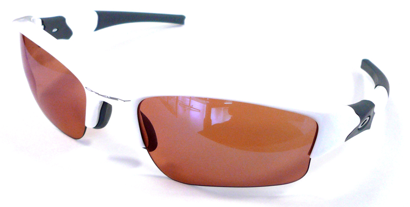 自由な組み合わせでオーダー出来る度付アイウェアプログラム OAKLEY