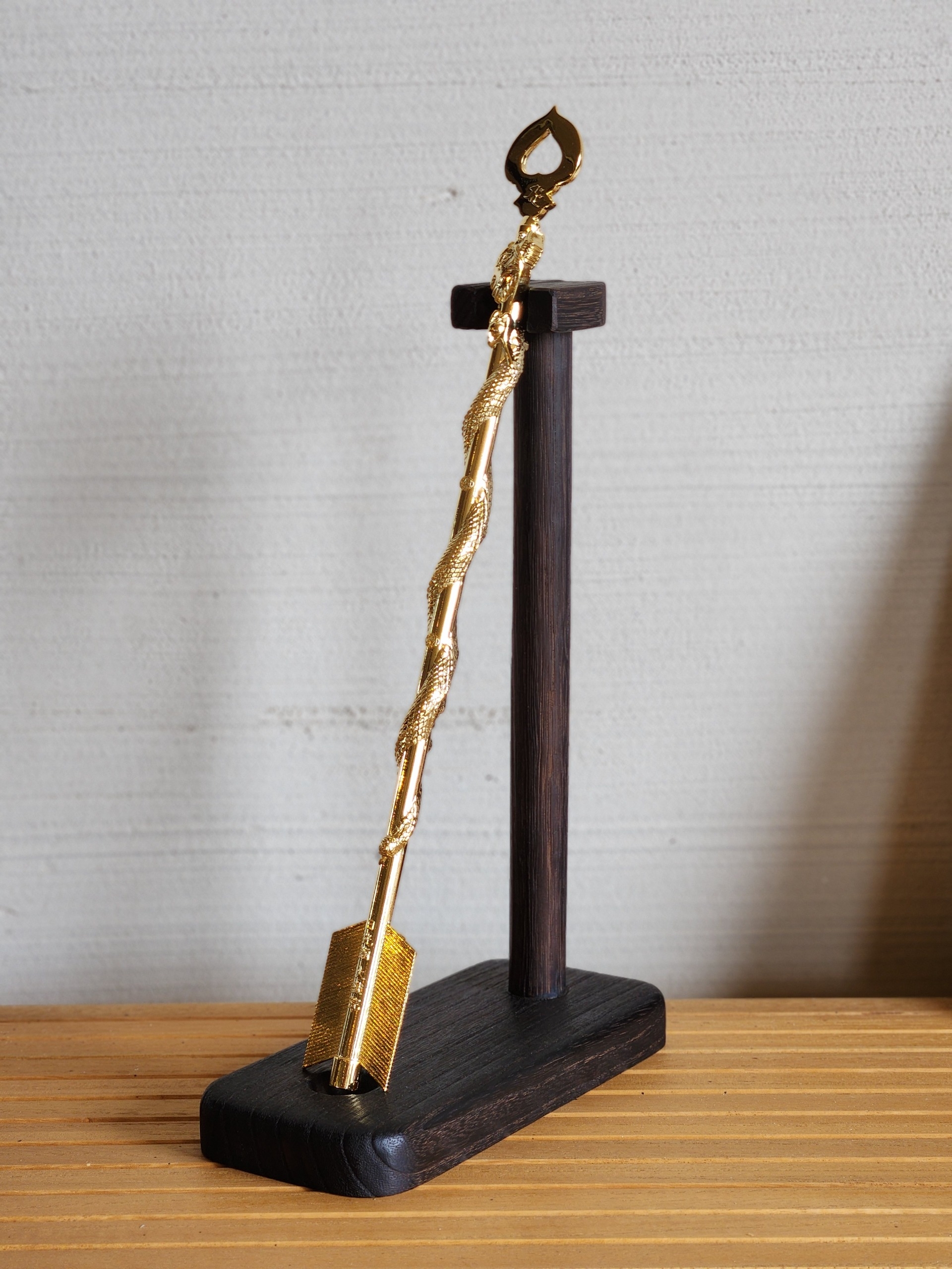 破魔矢スタンド | 納品事例 | 桐子モダン公式サイト-桐のオーダー