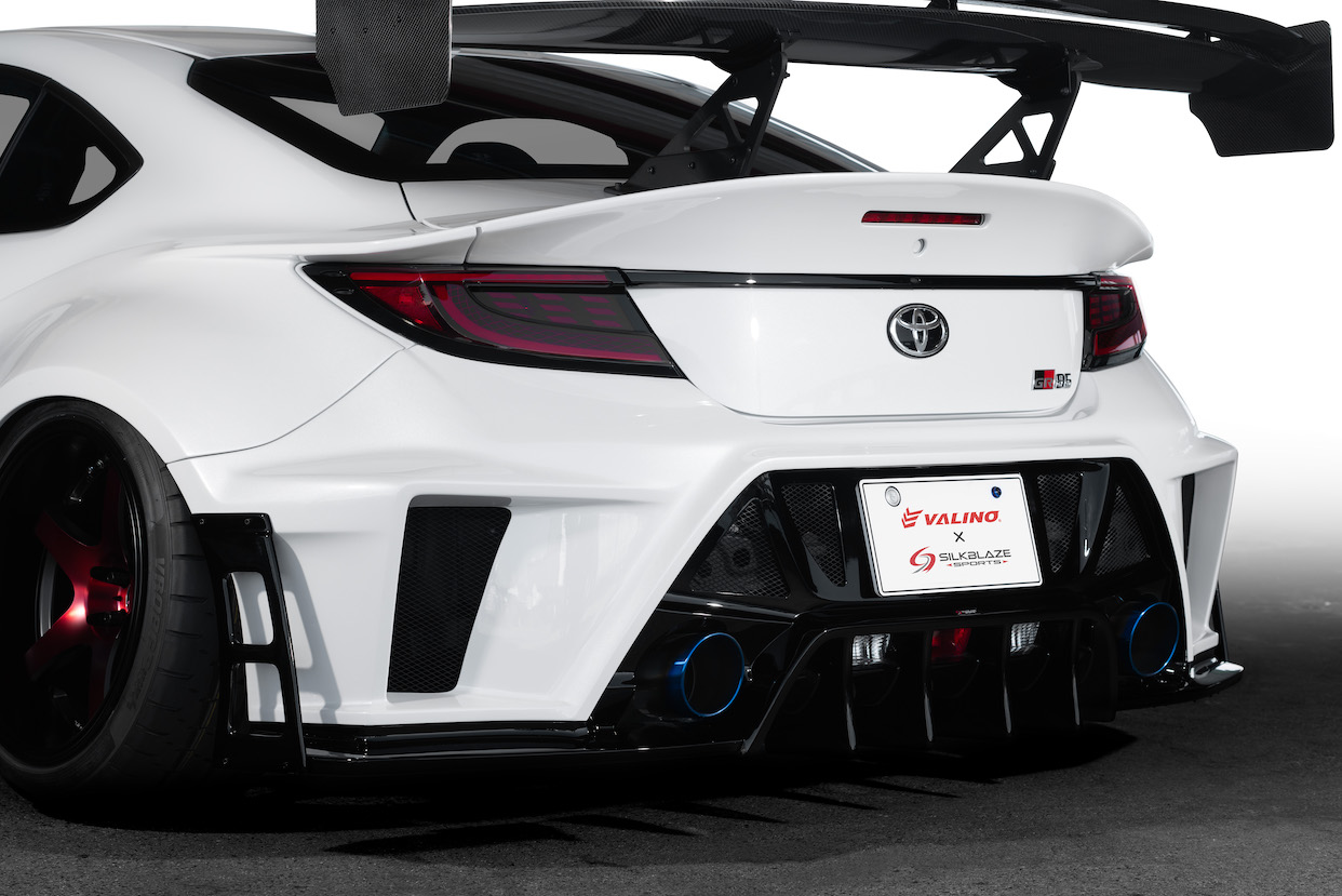 VALINO × Silkblaze Sports GR86ワイドボディキット
