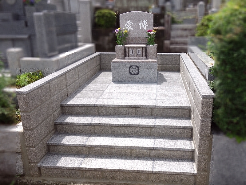 平尾霊園にて、中国産635ピンク（桜御影）を使用した洋型墓石を建立