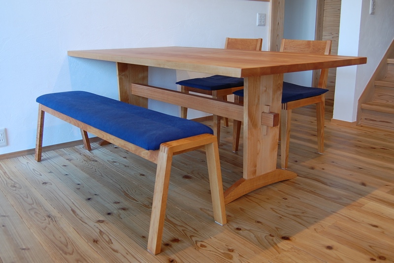 無垢の存在感あふれるダイニングセット｜ikususu FURNITURE｜無垢材