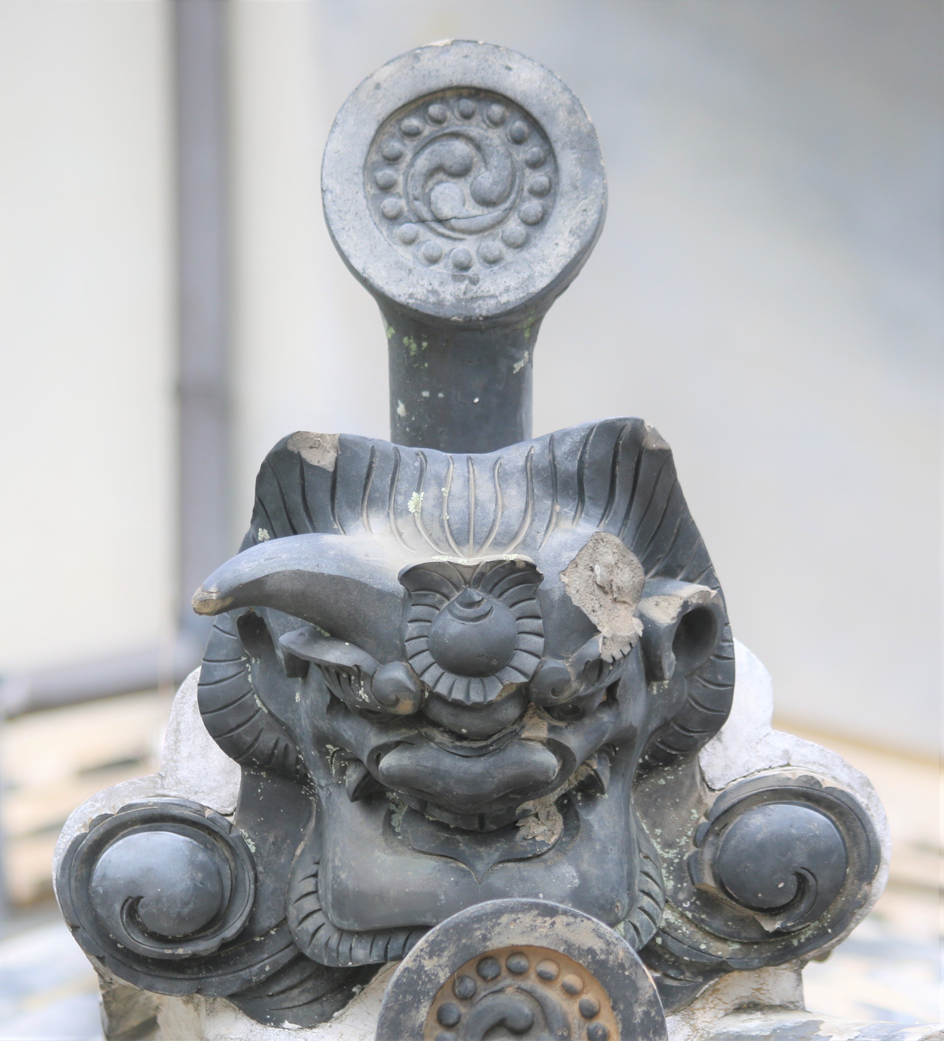 徳島県美馬市「脇町南町重要伝統的建造物群保存地区」の鬼瓦です