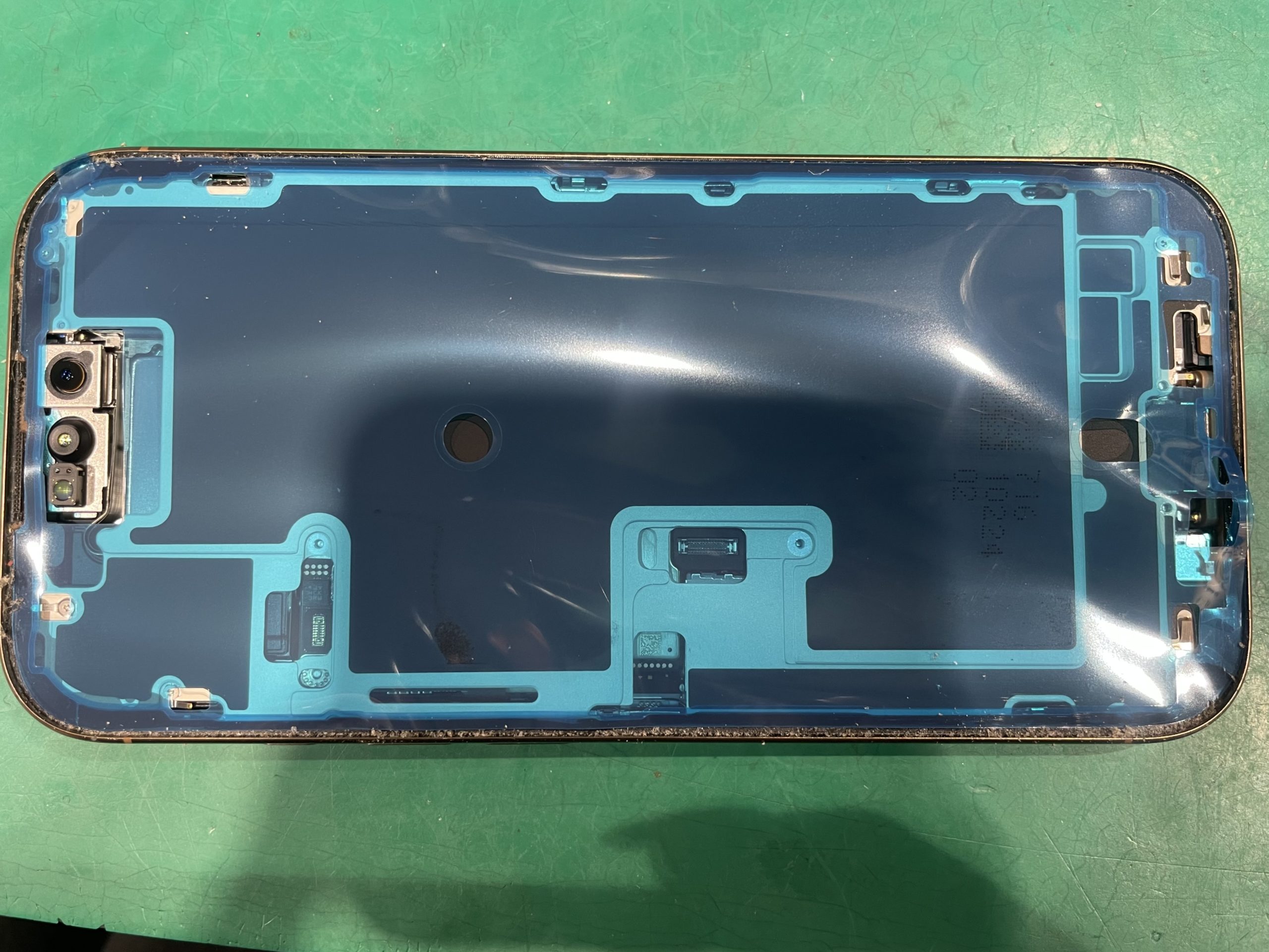 iPhone16Pro フロントパネル交換修理を承りました！ | iPhone修理