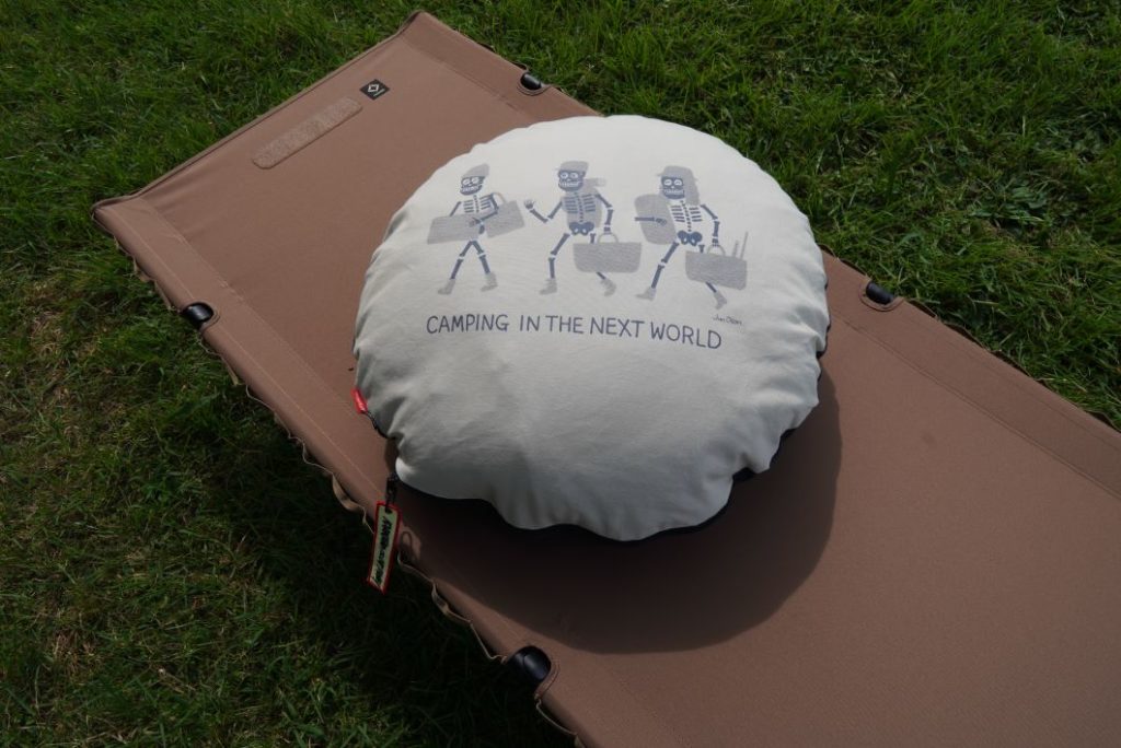 NON SLEEP CUSHION】その手があったか！シュラフ収納に革命 by HALF