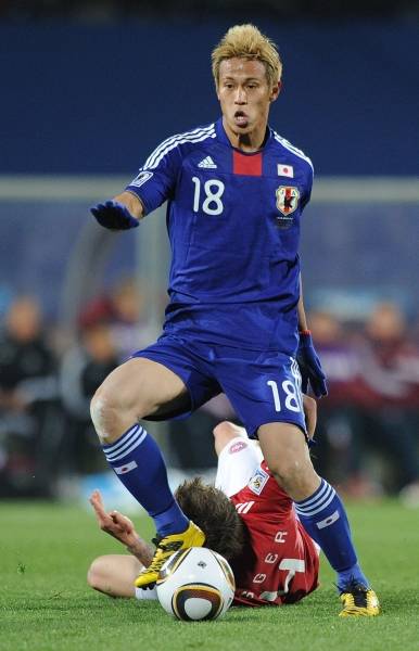 W杯南アフリカ大会1次リーグのデンマーク戦で奮闘する本…：本田圭佑