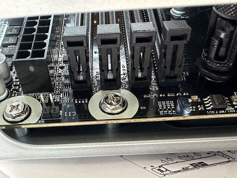 ASRock DeskMeet B660 – 趣味の部屋