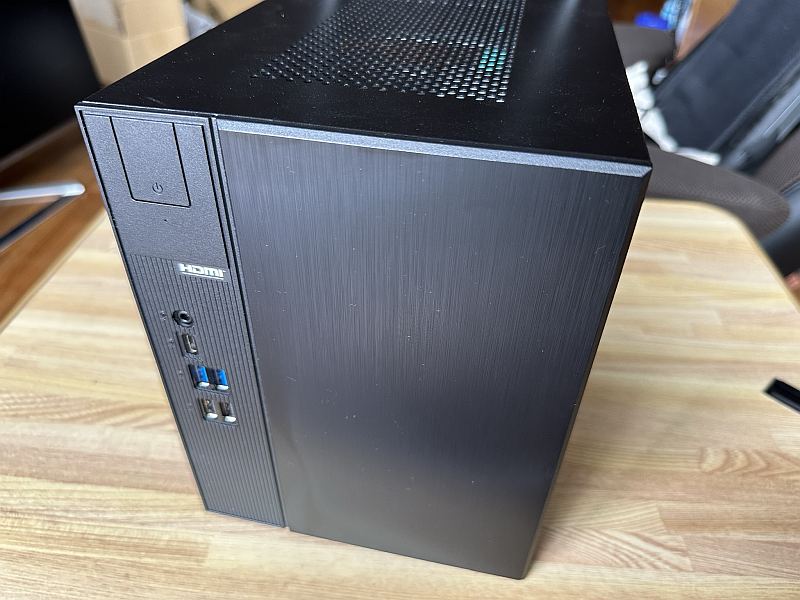 ASRock DeskMeet B660 – 趣味の部屋