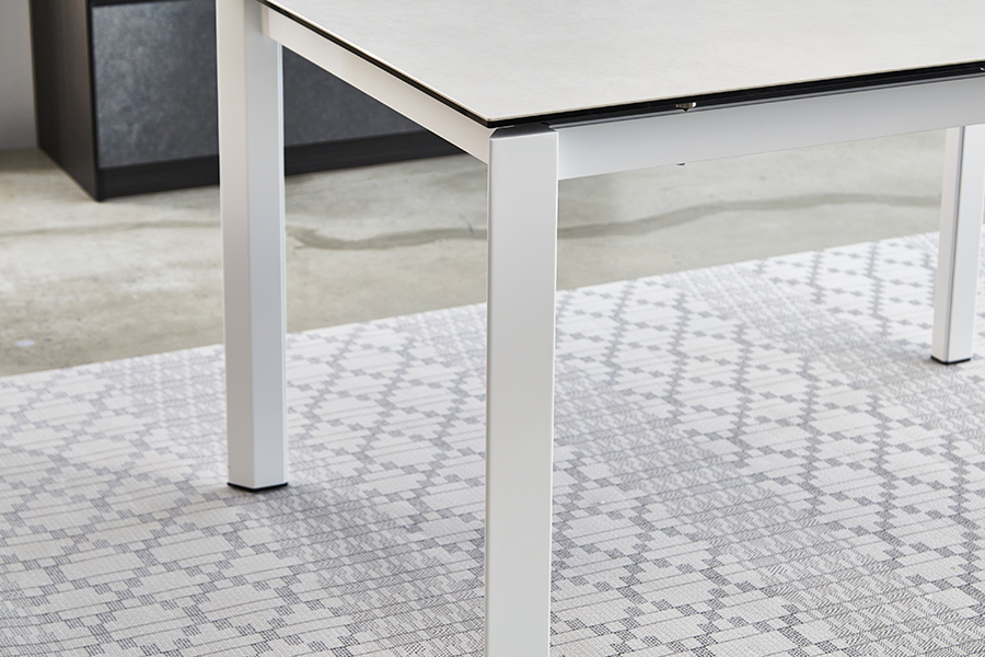 カリガリス デュッカ 伸長式ダイニングテーブル (セラミック