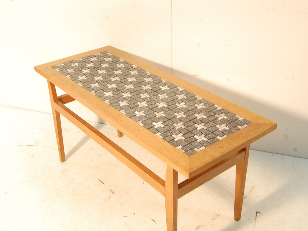 タイルトップコーヒーテーブル | ロイズ・アンティークス | ヨーロッパ