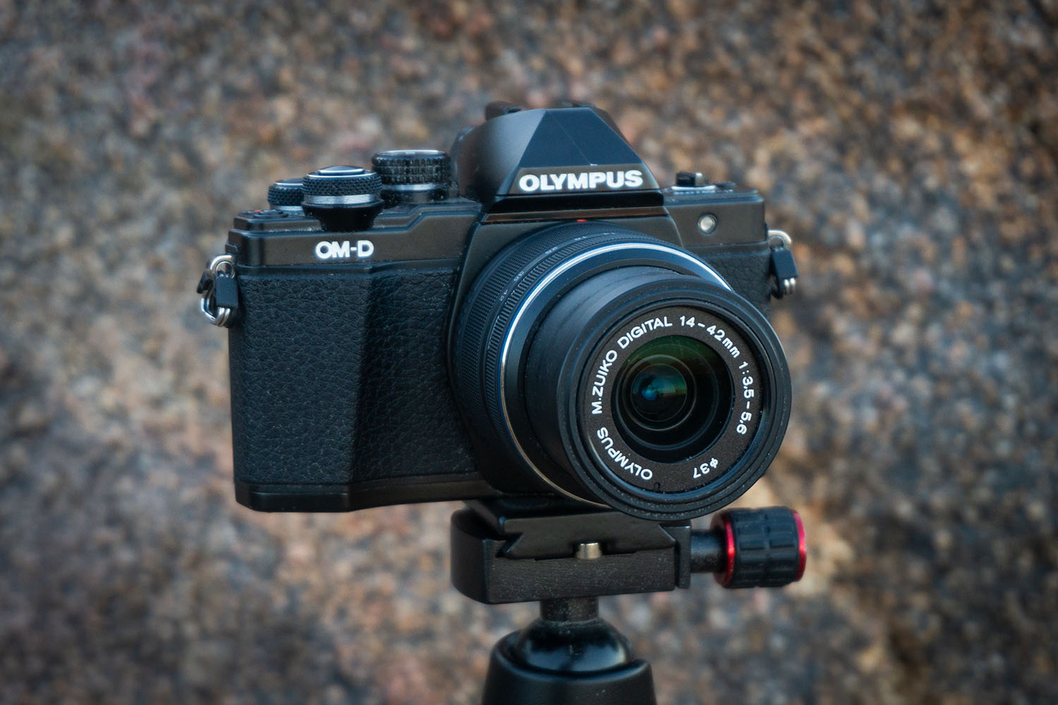 Olympus M.Zuiko 14-42mm f/3.5-5.6 II R Lens Review