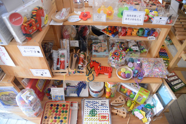 12月のおもちゃ屋から】24日(火)まで夜8時迄営業しています