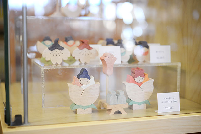 小黒三郎ひな人形・五月人形】ガラスケースの中で咲くお人形 2023年1月