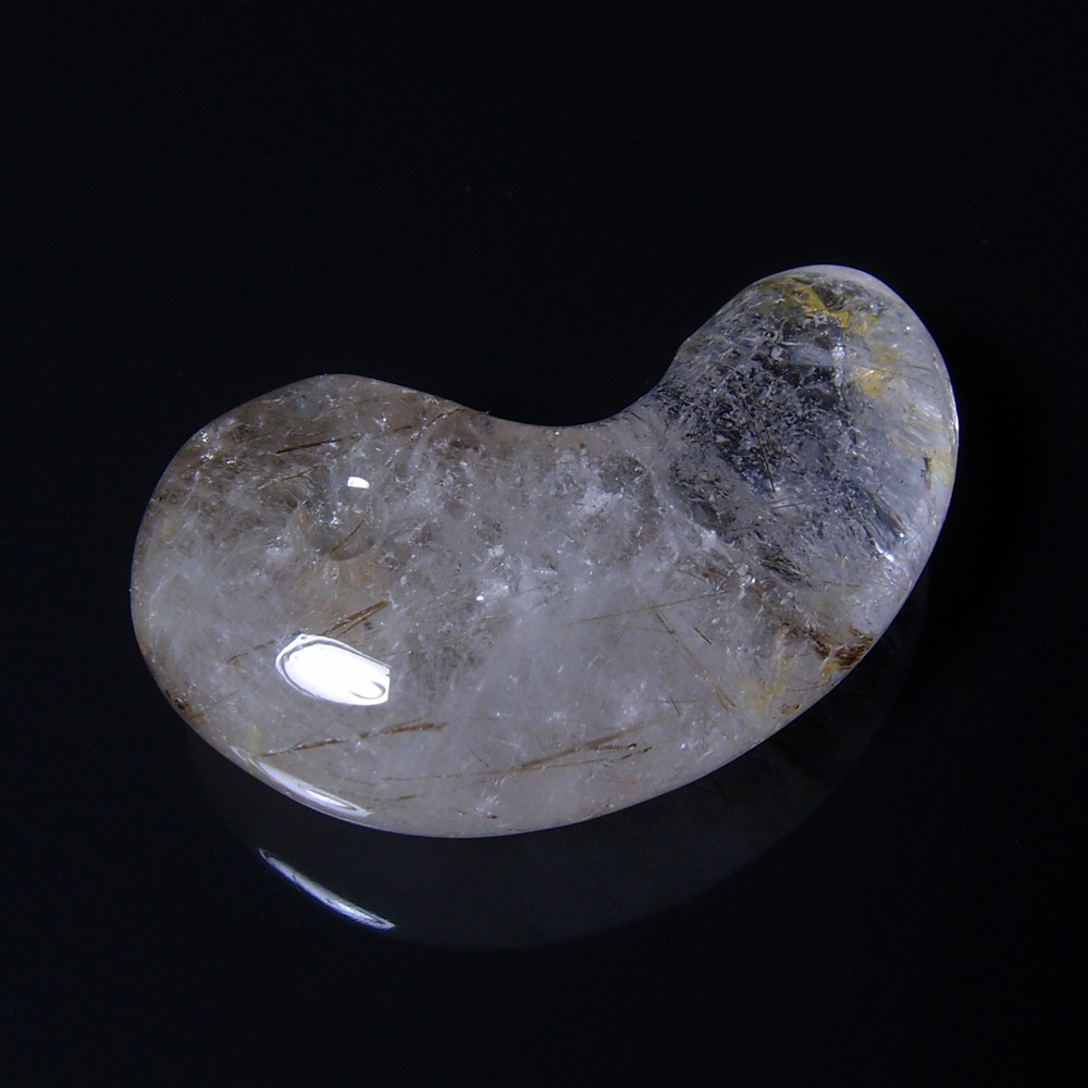 YS377 山梨県竹森産水晶勾玉（まがたま） 山梨の職人が製作した勾玉