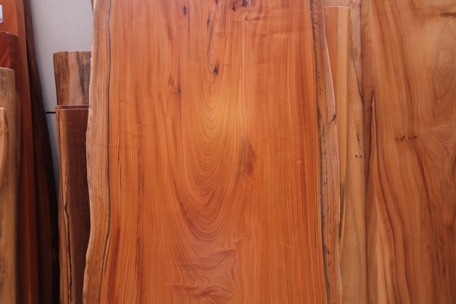 神奈川県 海老名店展示 一枚板 欅(けやき・ケヤキ)材 テーブル用天板