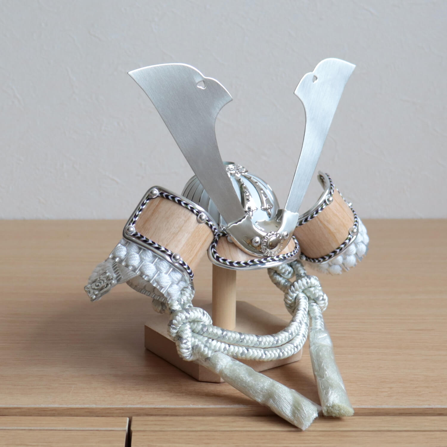 最新作 完全日本製 選べる2種類ゴールド&シルバー 木目吹き返し兜 国産