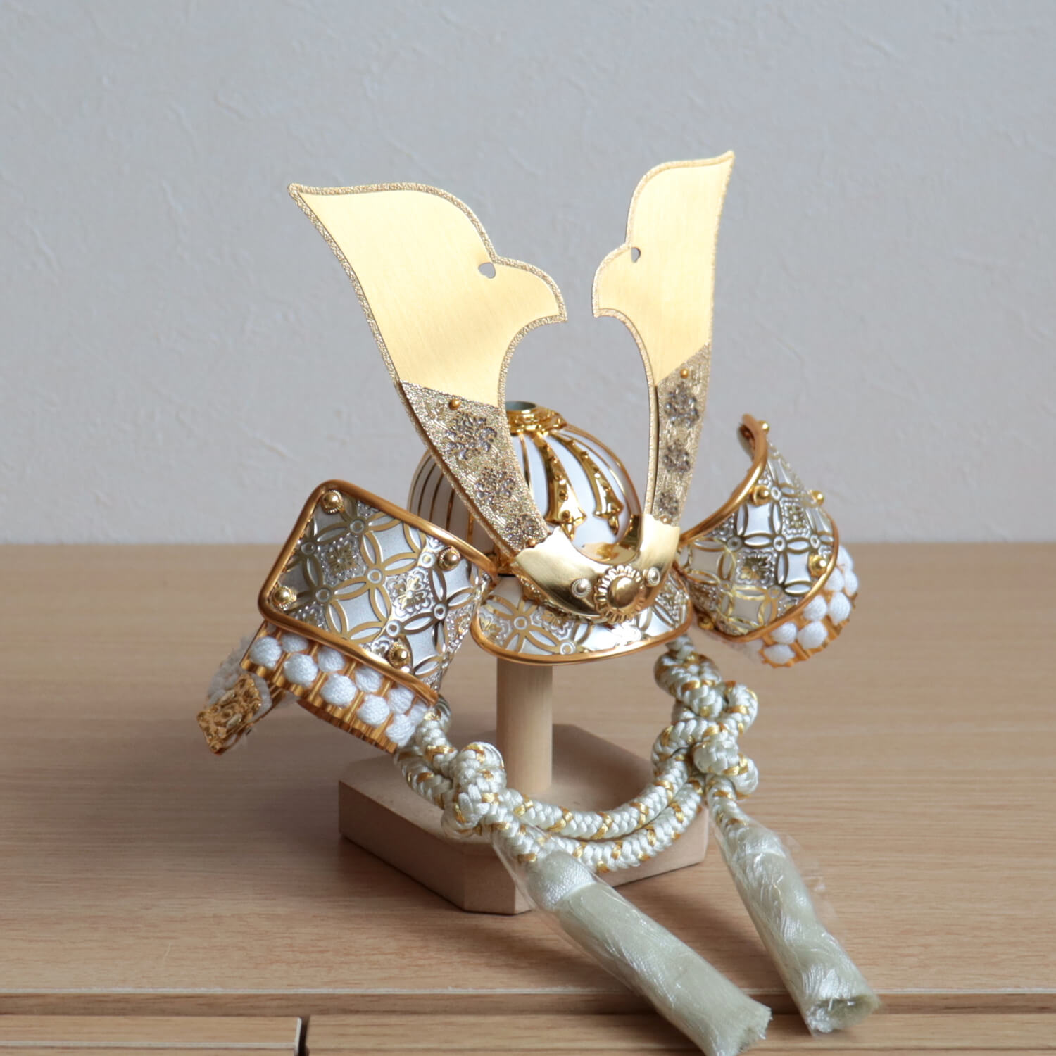 最新作 選べる2種類 ☆ 彫金七宝兜 ゴールド&シルバー 月-tsuki- 月型