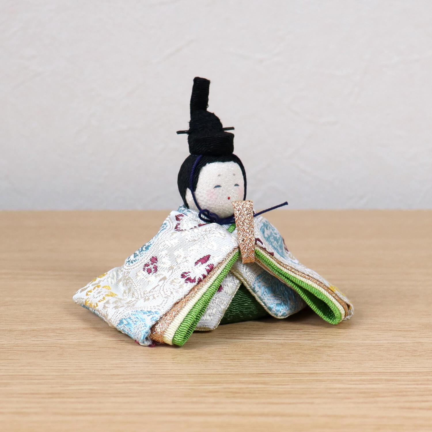 雛人形 京都ちりめん細工 京製正絹西陣織 国産桜梅柄屏風飾り 半円