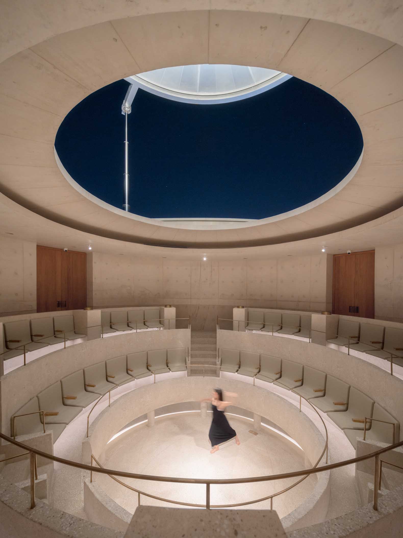 Three facets responding to the people and the sea. Chapel of Music