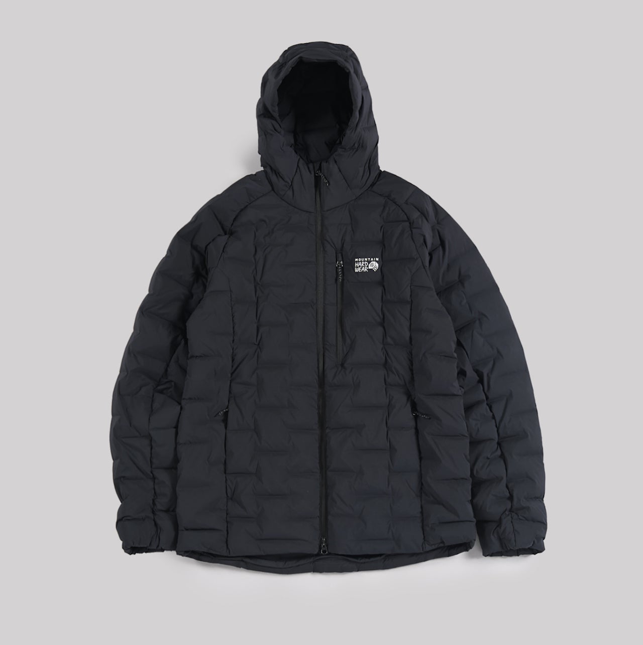 冬の街にちょうどいい「超軽量ダウン」5選。安定のブラック、防水、900