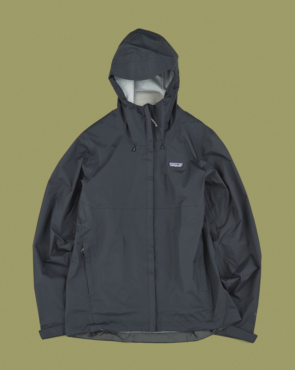 アウトドアブランドのいま買えば春まで着られる「名作シェルジャケット