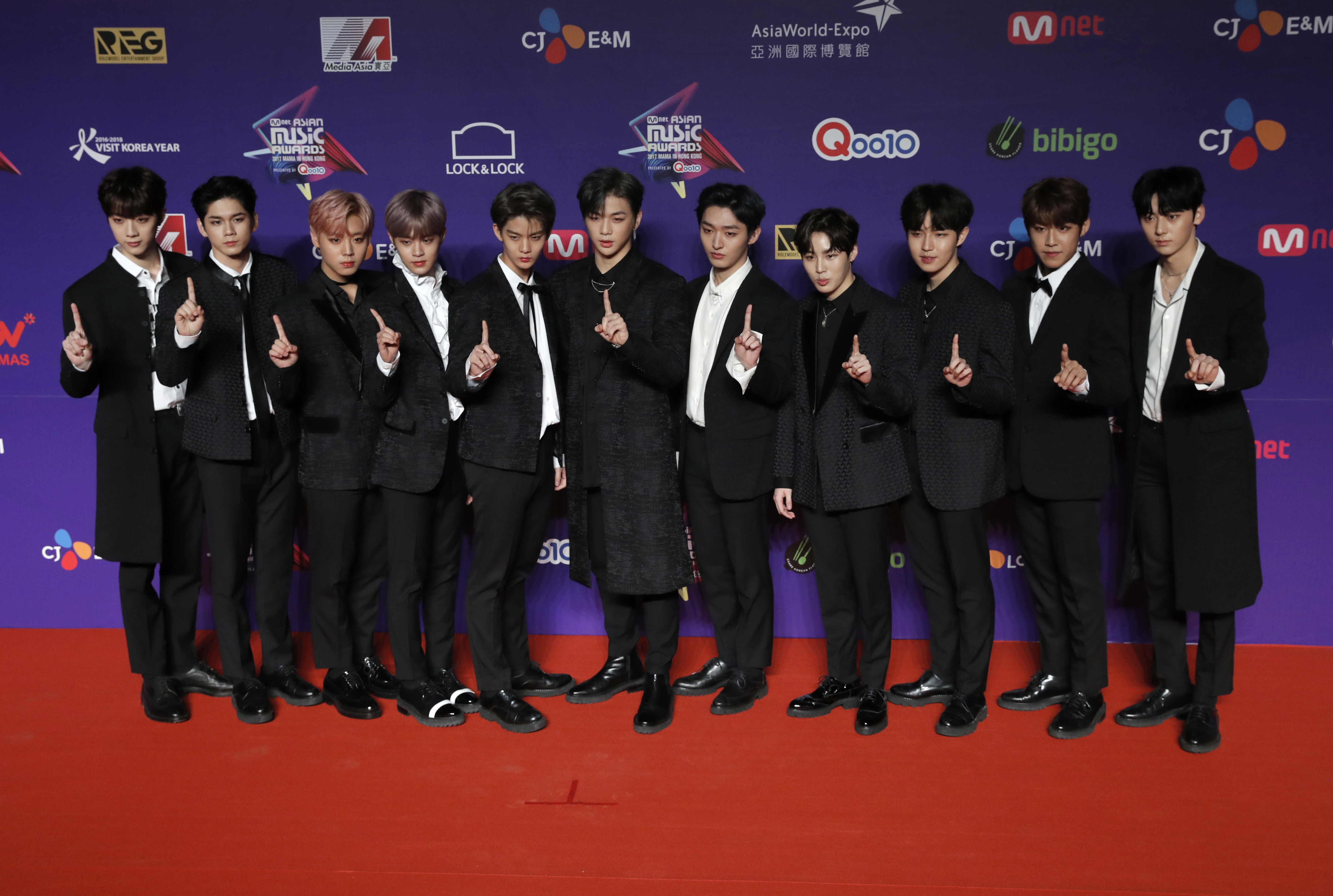 K-pop fans line up early for Wanna One concert – The Mercury News