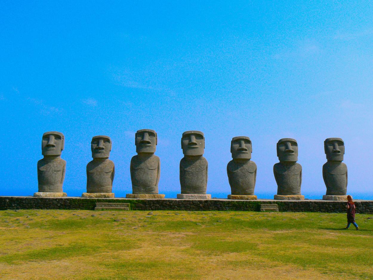 イースター島のモアイ像 置物7体＆台座 【公式通販】