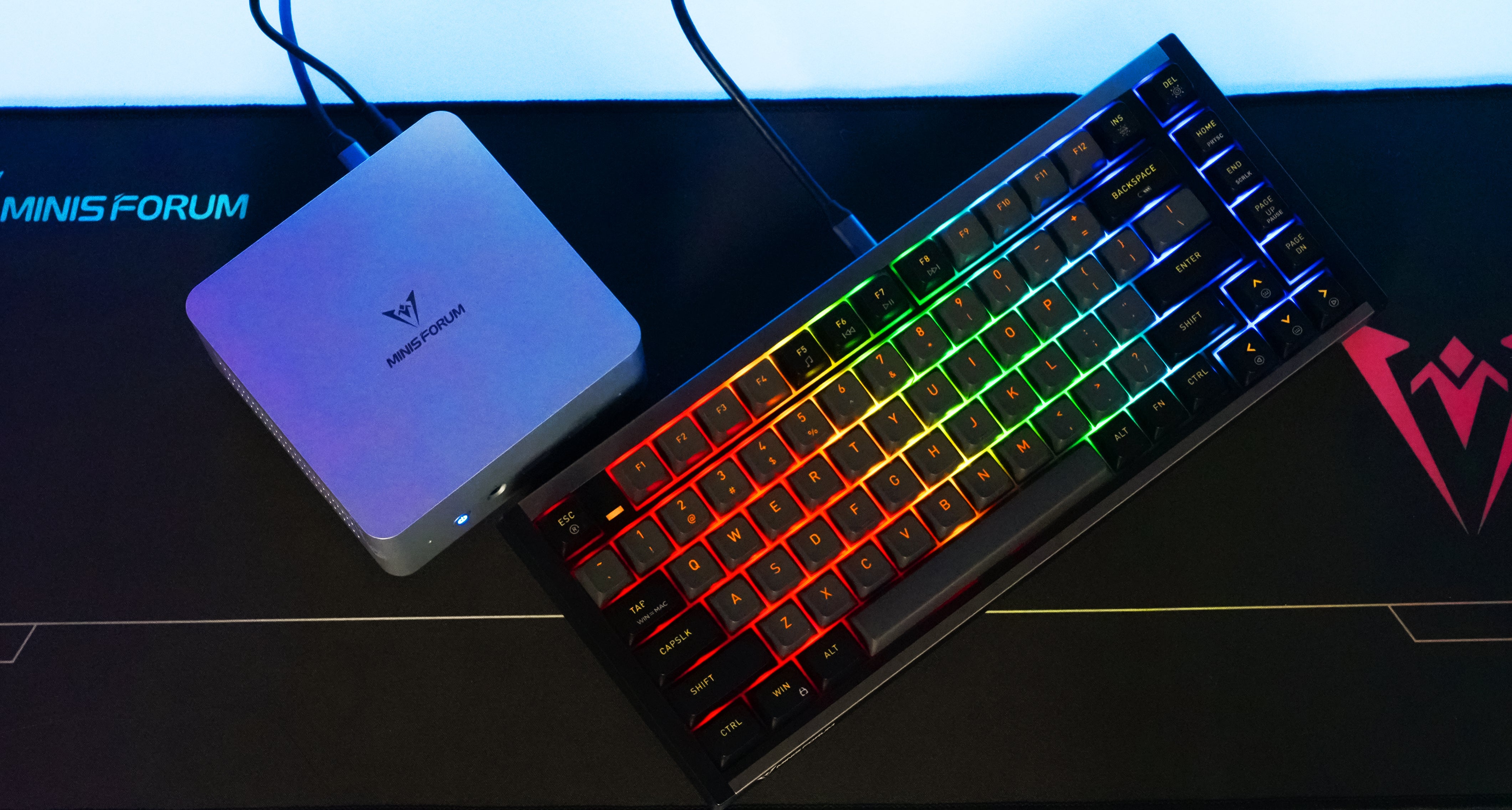 UM780XTXは最も充実したポートを備えているというが、何ができるのだろ