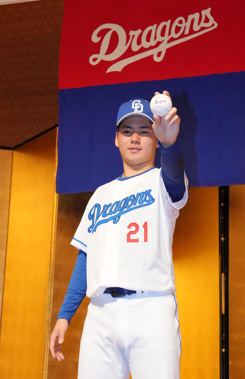 中日】ドラ1金丸夢斗は背番号「21」 あの憧れの左腕と同じ 新入団選手