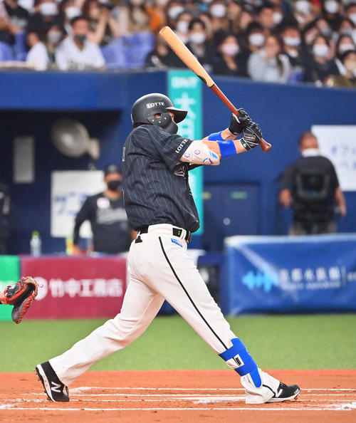 ロッテ】角中勝也1号3ラン 20日の鳥襲来「行ったら面白いかなと