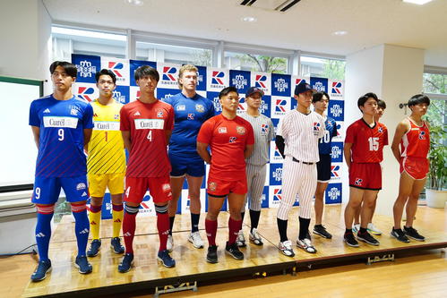流通経大サッカー部が新ユニ披露 DF根本健太「ロゴも変わって新鮮な