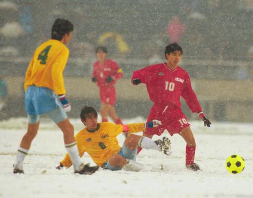 高校サッカー百蹴年】伝説の97年度「雪の決勝」東福岡が帝京下し3冠