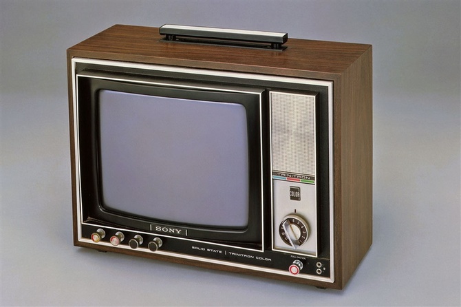 ソニーが1968年に発売したトリニトロン方式のブラウン管テレビ（同社