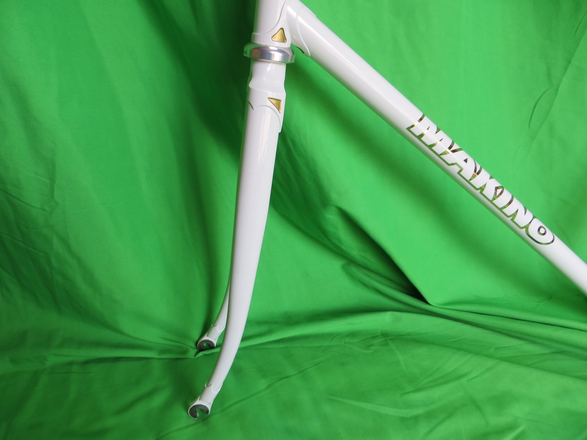 Makino // White // 53.5cm – NJS EXPORT