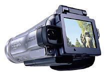 News and Information 新開発の総画素数211万画素※1CCDおよび