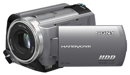 最長約20時間の長時間撮影を実現し、持ち歩きに最適な小型軽量