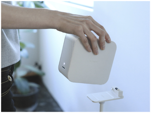 LSPX-P1 特長 : 別売の専用フロアスタンド | ビデオプロジェクター