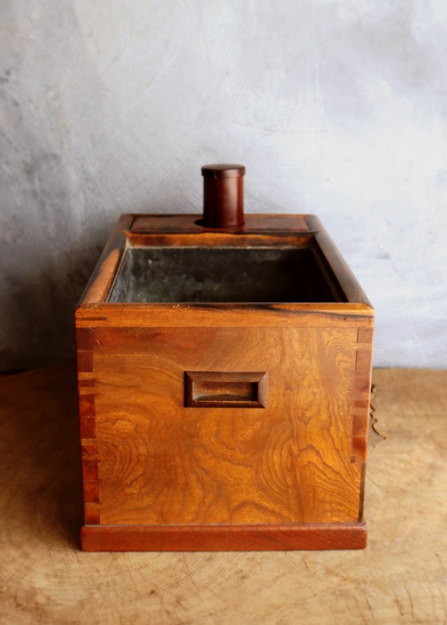 小さな長火鉢 手あぶり 民具 木製火鉢 卓上火鉢 古家具 風炉 欅Antique