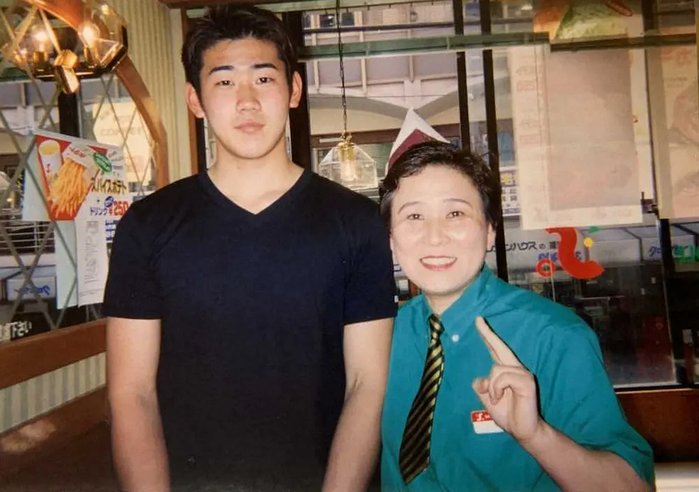 松坂大輔（左）が横浜高校時代に足繁く通ったサンテオレ能見台店の大塚