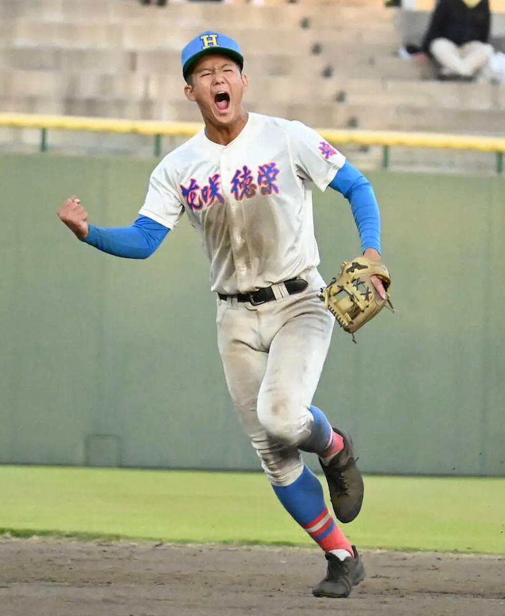 花咲徳栄・石塚 全打席出塁で横浜撃破 ソフトBスカウト熱視線{人気出