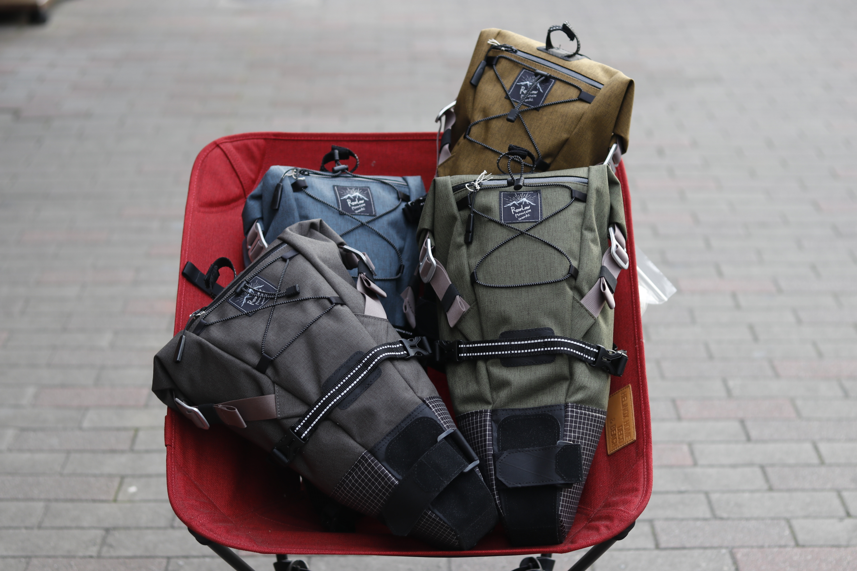 BLOG NEWカラー！！背負えるバイクパッキングサドルバッグ【Rawlow