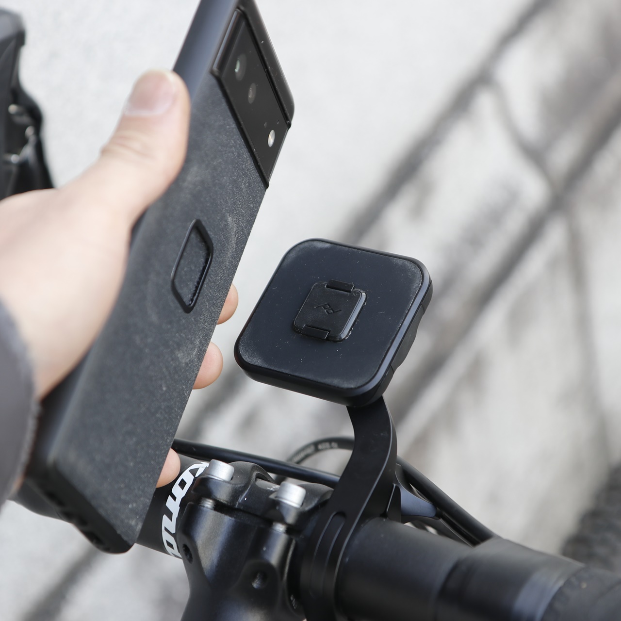 BLOG 【再入荷】スマホホルダーの歴史を塗り替える圧倒的完成度