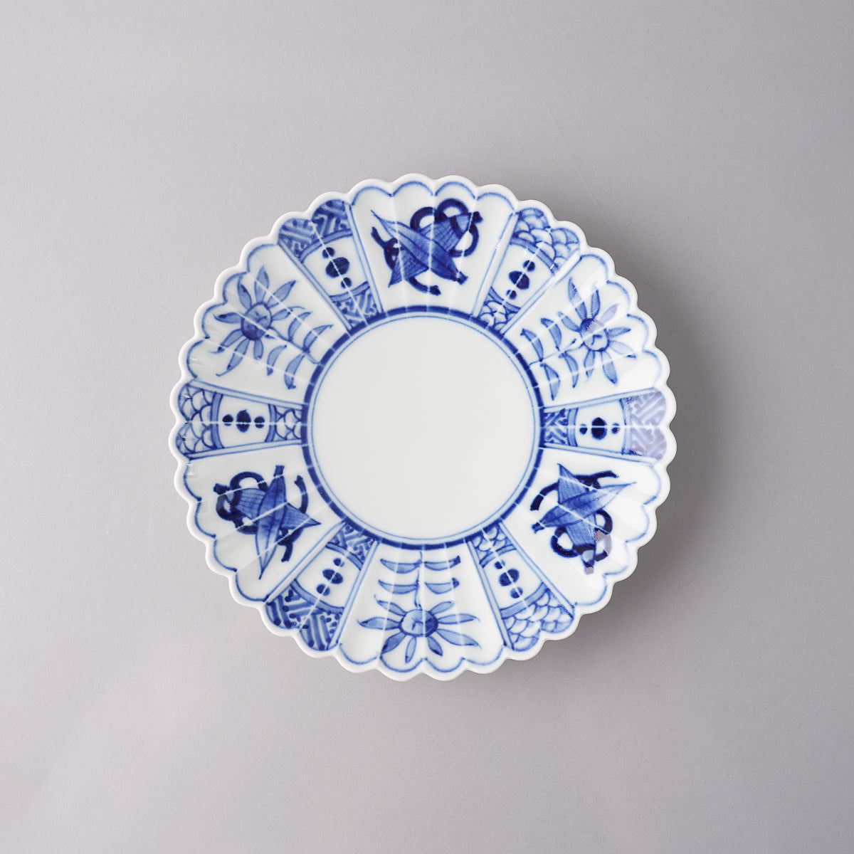 有田焼 白磁 菊花皿 18cm 梶謙製磁社の通販｜Studio1156 – 【公式