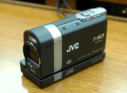 ビクター、新コンセプトのビデオカメラ“Everio X”「GZ-X900」を発売